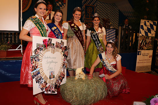 Lena I. ist noch einmal dabei als die neue Schrobenhausener Spargelköniging 2018/2019 (Foto: Martin Schmitz)